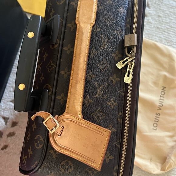 Authentic Louis Vuitton carry on monogram - Picture 8 of 16